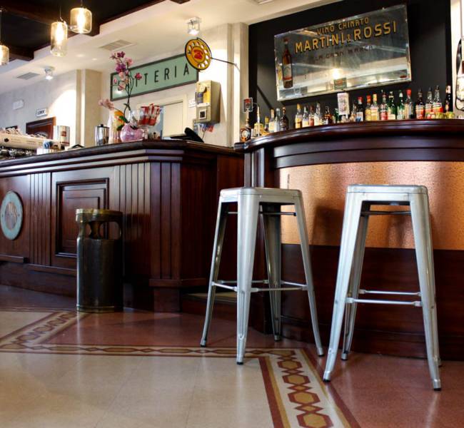 Bar design - Mathis interno bancone e sgabelli