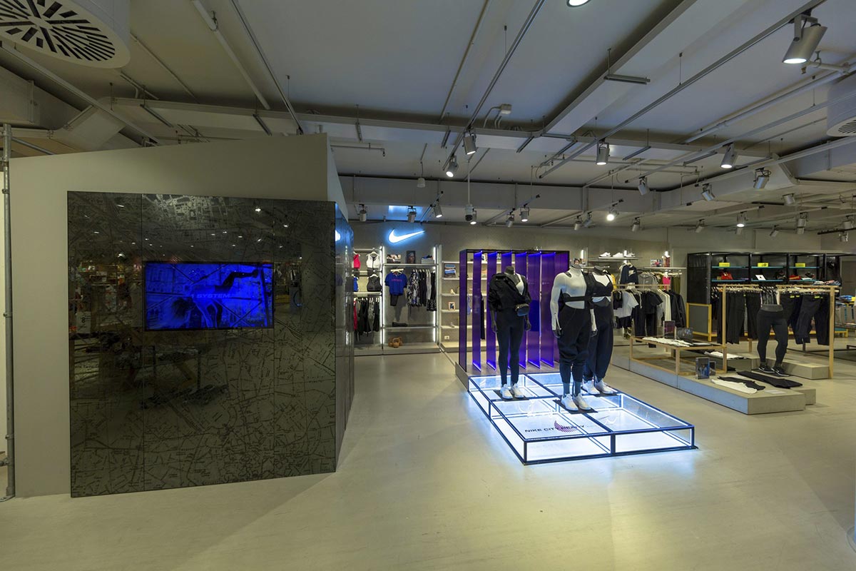 Nike City Ready Rinascente Milan - full installation view with illuminated platform