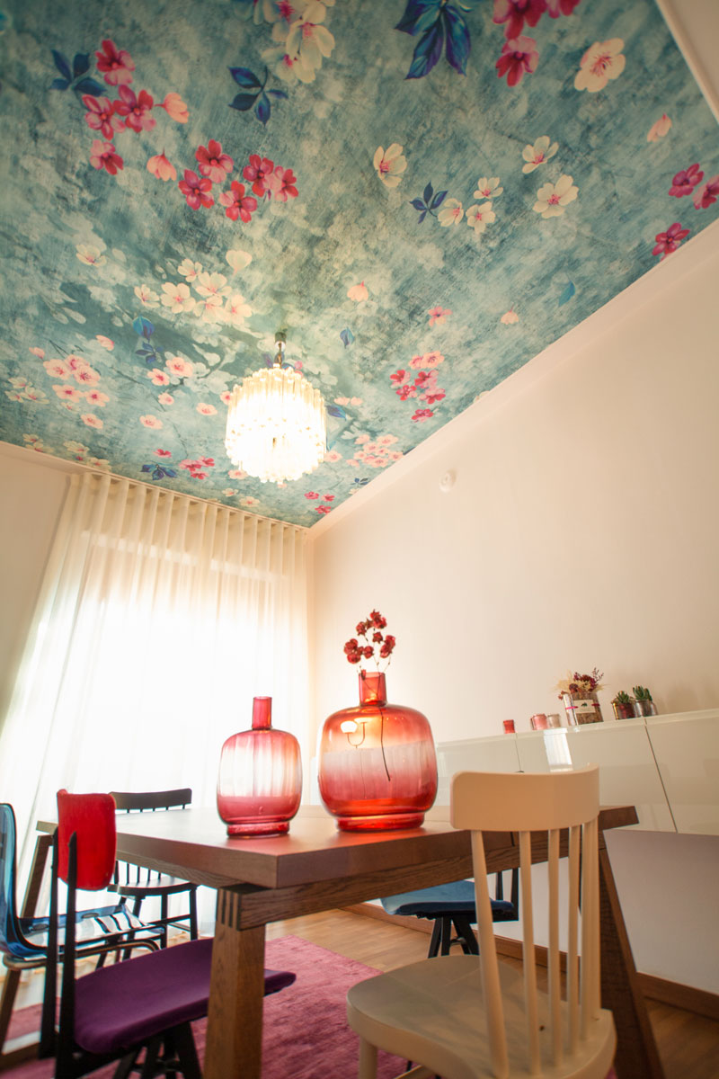 Vanda designers | Residenziale | Casa Donata | Sala da pranzo | Il soffitto con la carta da parati