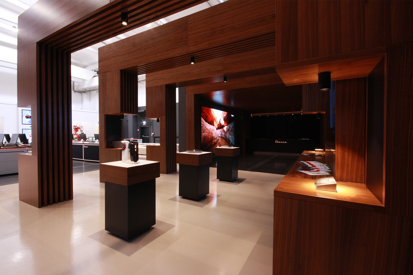 Amada showroom tecnologico wtc