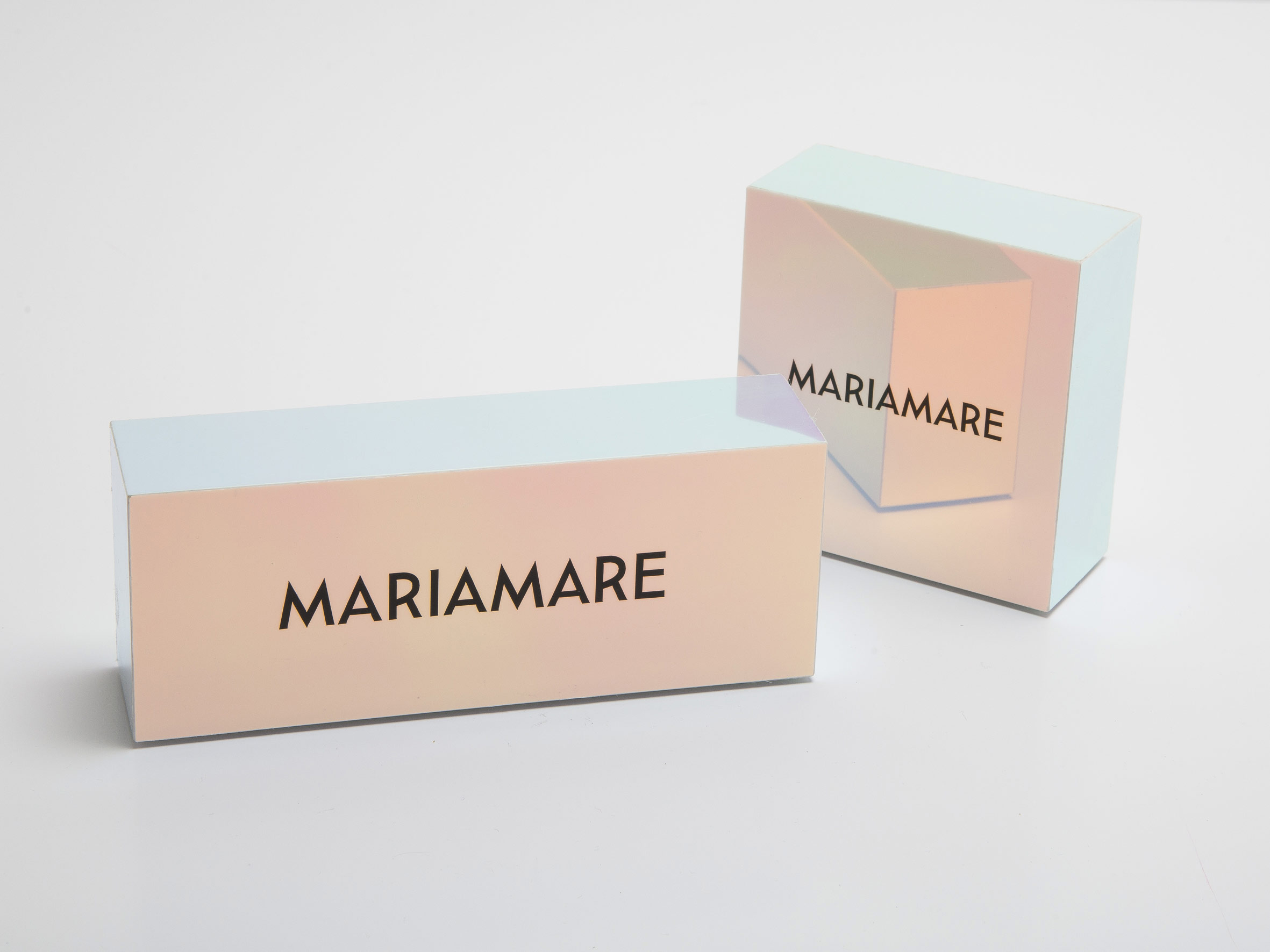 Tools visual merchandising Mariamare design geometrico rosa verde retail display