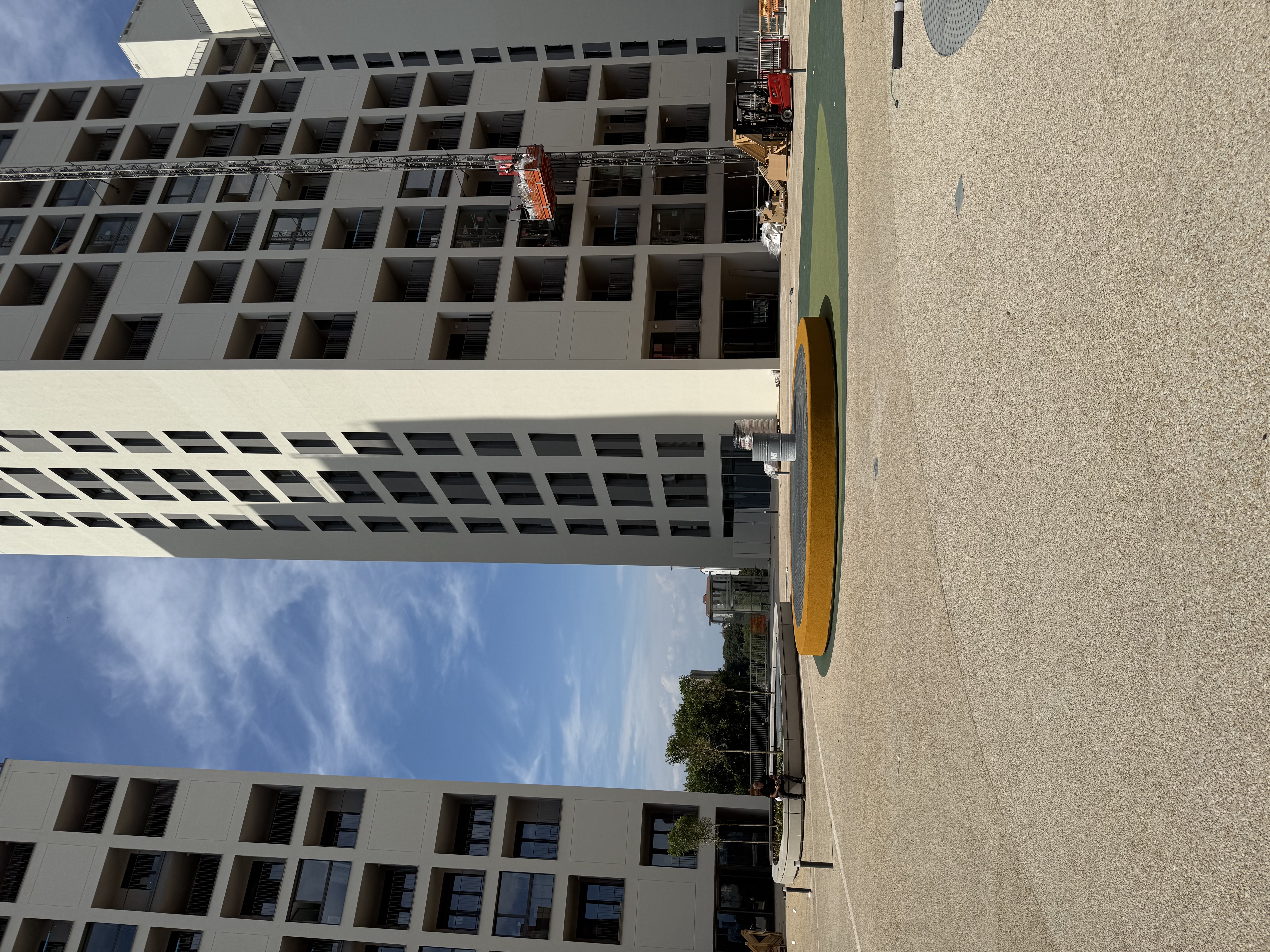 LivinUp SeiMilano, vista esterna degli edifici residenziali e area verde, Build to Rent Milano Bisceglie