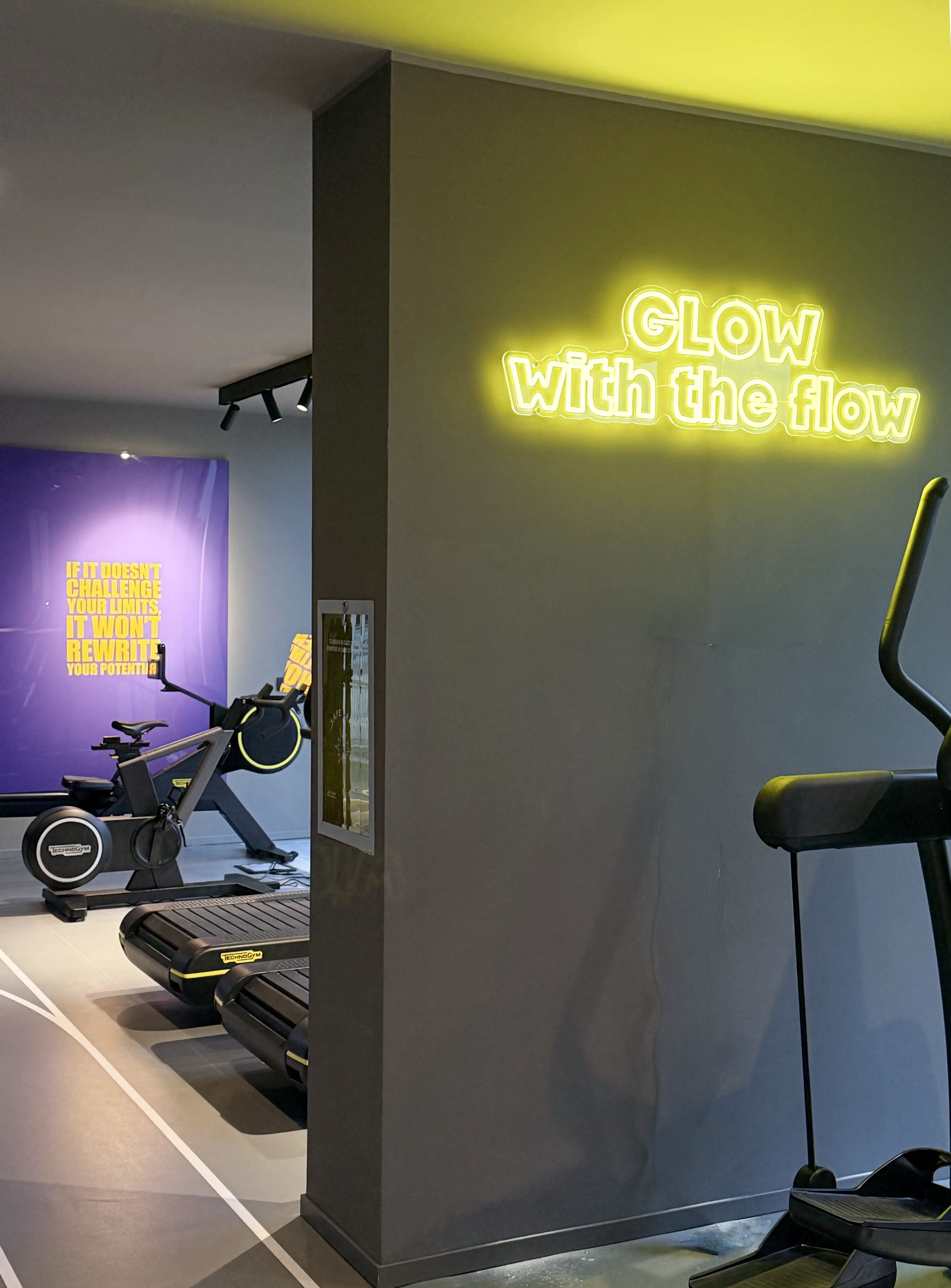 LivinUp SeiMilano gym, functional training area with screen and track flooring, interior design amenities Milan