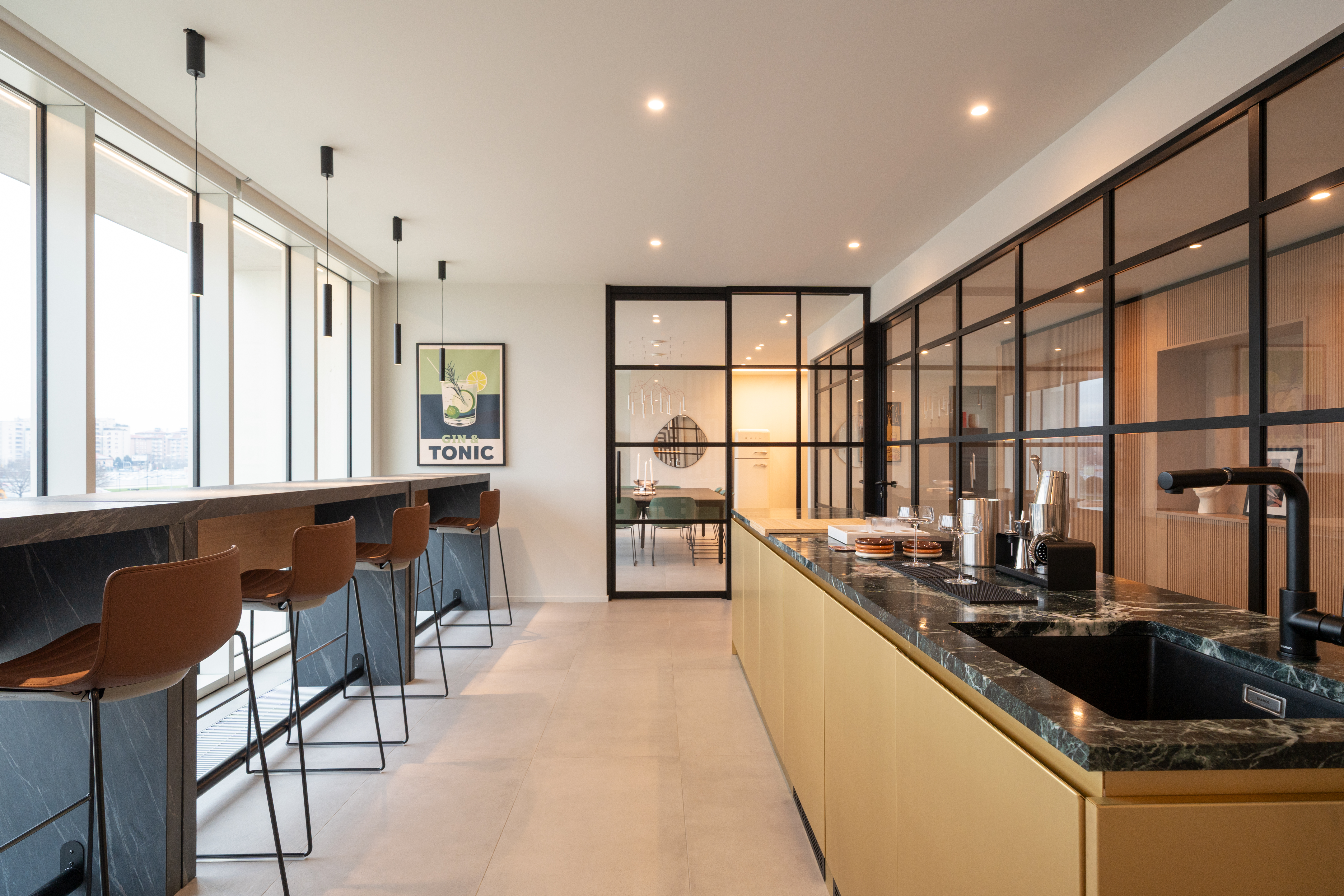 LivinUp SeiMilano bar per cocktail con vista su Milano, interior design amenities Milano