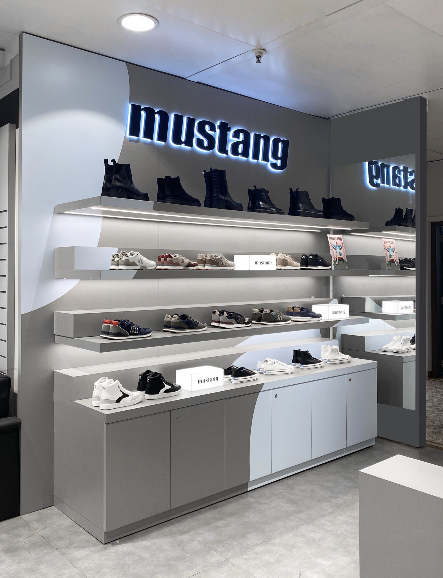Mustang shop-in-shop at El Corte Inglés Madrid with backlit logo and illuminated shelves, VANDA project