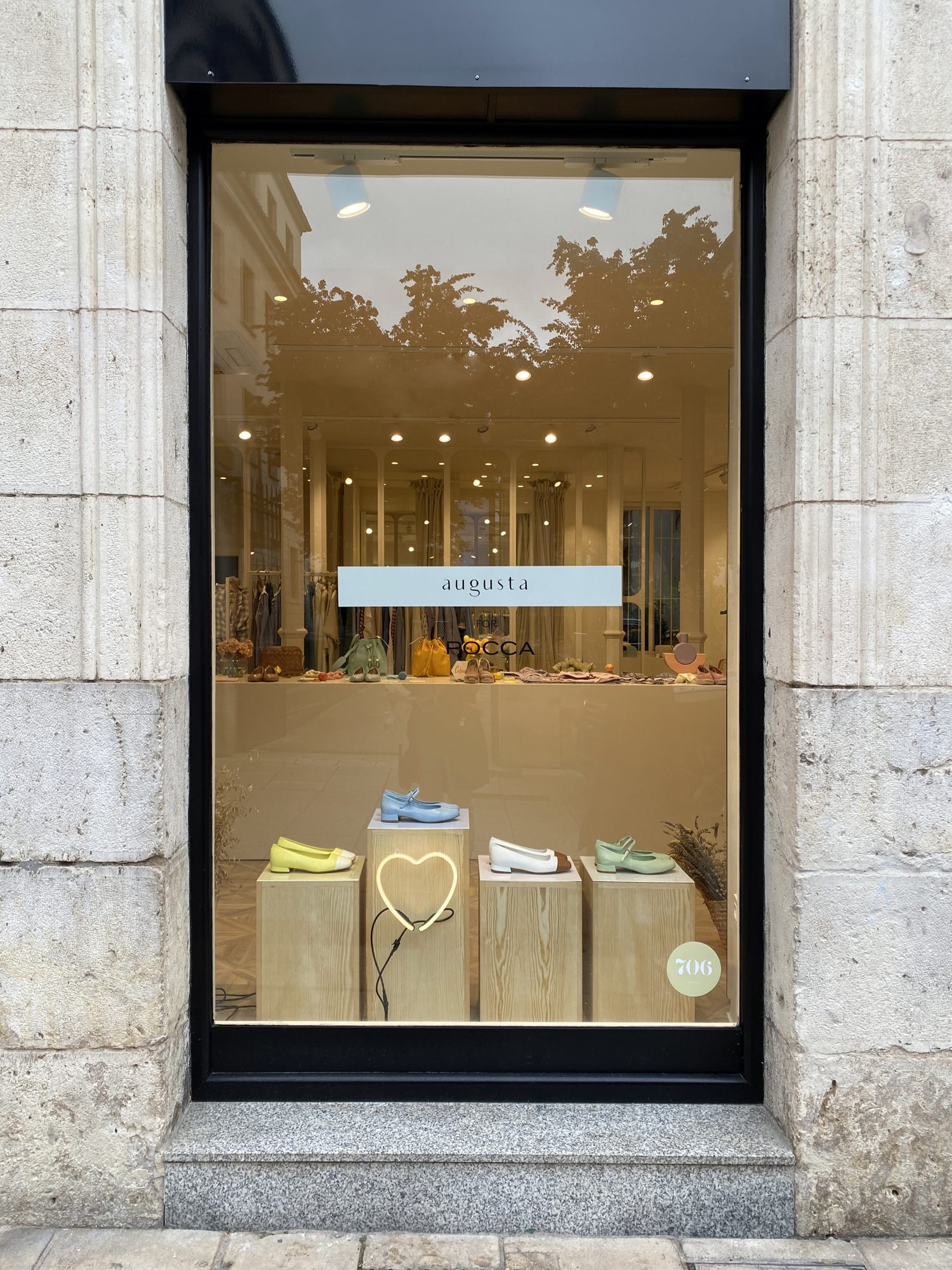 Stone facade with the Pocca pop-up window in Burgos designed by VANDA